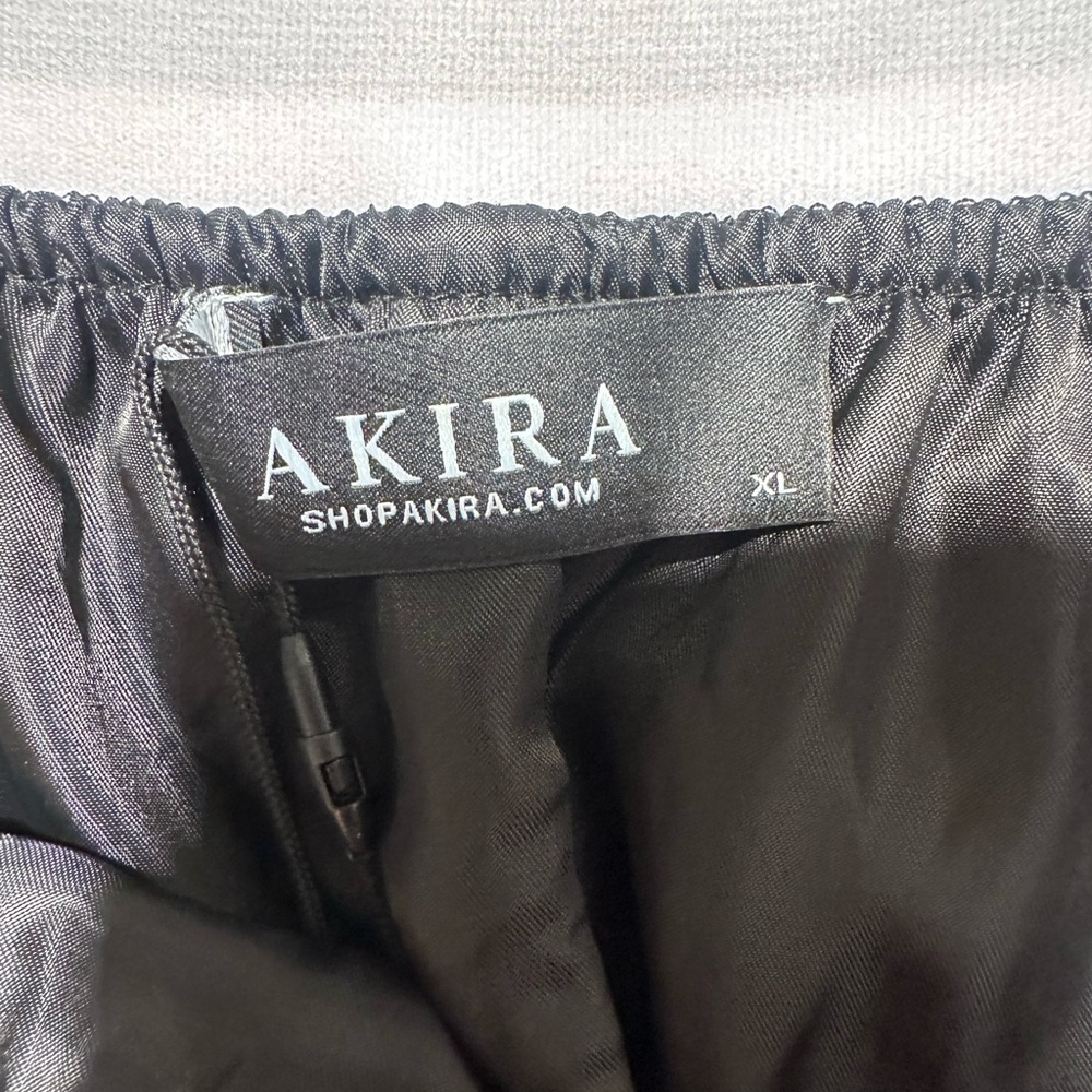AKIRA Black Cargo Shorts Relaxed Fit - Picture 5 of 10